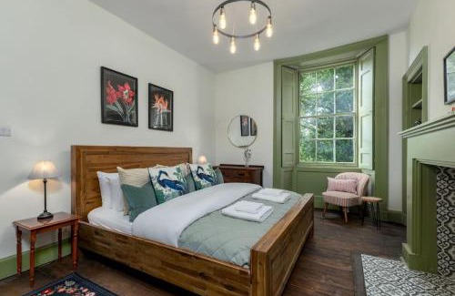 Tillicoultry House | Historic Trackside Retreat, Charming Getaway