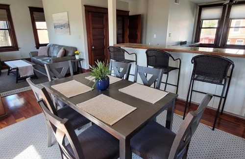 Grafton House | Historic Updated in the Heart of Grafton, IL - Sleeps 16!