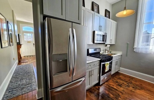 East Riverside Condo | Historic Uptown 2-bedroom condo New Orleans Mardi Gras