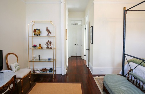 West Riverside House | Historic Uptown Guest Suite & Porch blocks to Magazine Street & Streetcar