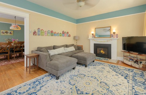 Astoria House | Historic Victorian House in the Heart of downtown Astoria