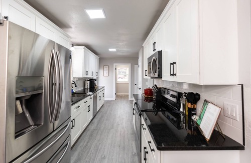 Oklahoma City House | Historic Villa🚶 2 min from Lake Hefner 🏊 Hot Tub 🎱 Pool Table 🐶 Pet Friendly