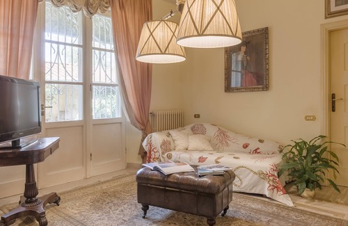 Ronchi Villa | Historic villa on the Versilia waterfront
