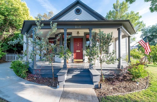 Visalia House | Historic Visalia 3br/2ba - Walk to Downtown
