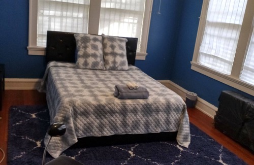 West End Apartment | Historic Westend Private Entrance Jack n Jill Suite