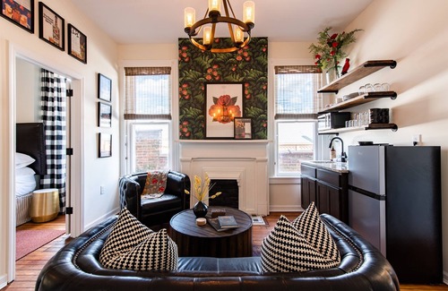 Versailles Hotel | Historic Woodford Buffalo Trace Distil - Sleeps 24