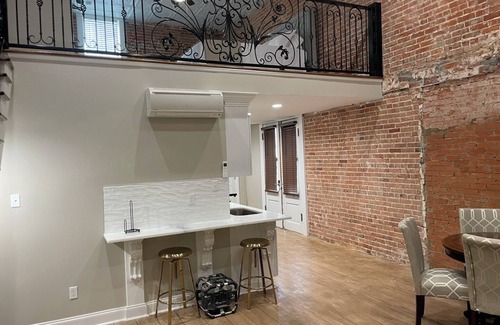 Rayne Apartment | Historic Worthmore Suite A
