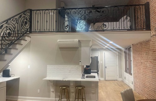 Rayne Apartment | Historic Worthmore Suite A