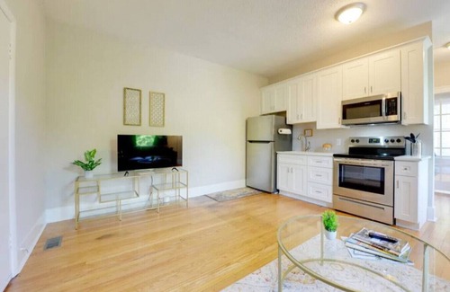 Southwest Raleigh Apartment | Historical 1BR Apt in Glenwood
