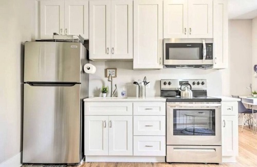 Southwest Raleigh Apartment | Historical 1BR Apt in Glenwood