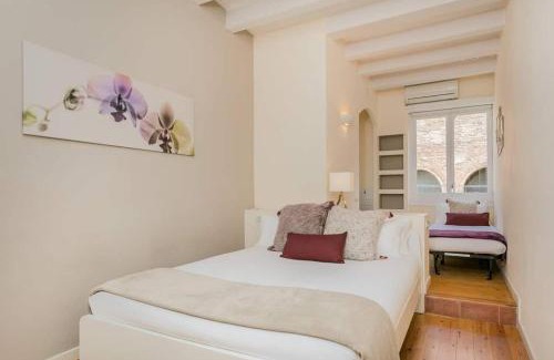 la Vila de Gracia Apartment | Historical Apartment With Awesome Rooftop