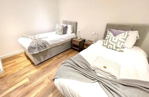 Cambridge City Centre Apartment | Historical Building - Cozy Basement Apartment- Central Location
