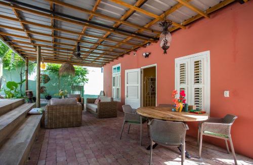 Otrobanda Villa | Historical city villa