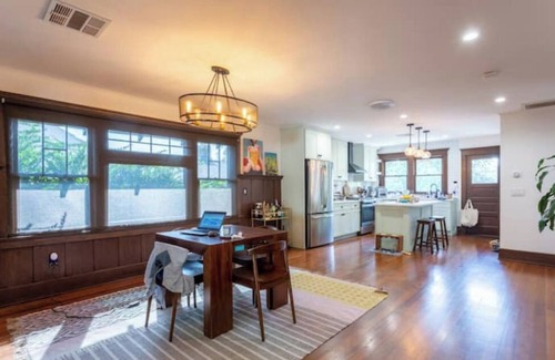 Los Angeles House | Historical Craftsman with Modern Amenitiesnn