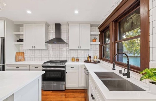 Los Angeles House | Historical Craftsman with Modern Amenitiesnn