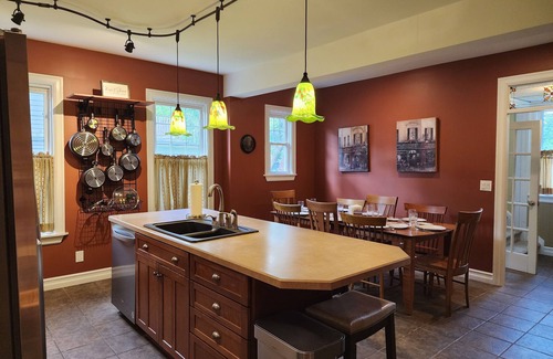 Geneva House | Historical Home Close To Downtown