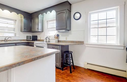 West Hartford House | Historical home overlooking the river, walk to the village & covered bridge