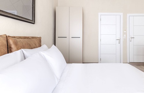 Rasimpasa House | Historical Hotel Room w Garden Near Kadikoy Square