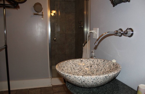 South Haven Bed & Breakfast | Historical Monroe Manor - Arbor Room