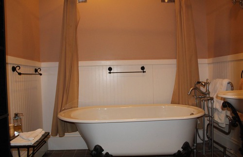South Haven Bed & Breakfast | Historical Monroe Manor - Master Room