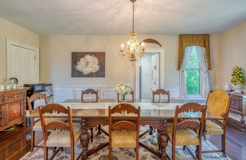 South Haven Bed & Breakfast | Historical Monroe Manor - Master Room