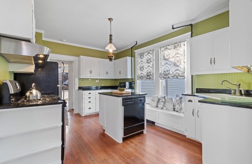Reedville House | Historical Queen Anne on Main Street Reedville!