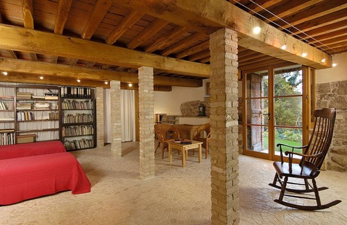 Amelia Apartment | Historical, restored borgo with little church, wide nature + priv. lake