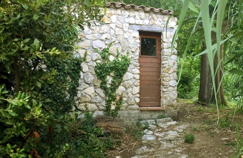 Amelia Apartment | Historical, restored borgo with little church, wide nature + priv. lake