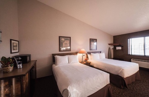 St. Joseph Hotel | Historical Stays with Modern Amenities & River Trail Access