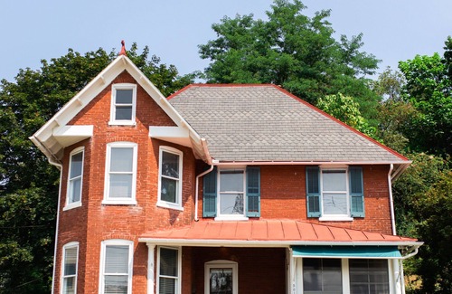 Parkesburg Villa | Historical, victorian house minutes from the train station.