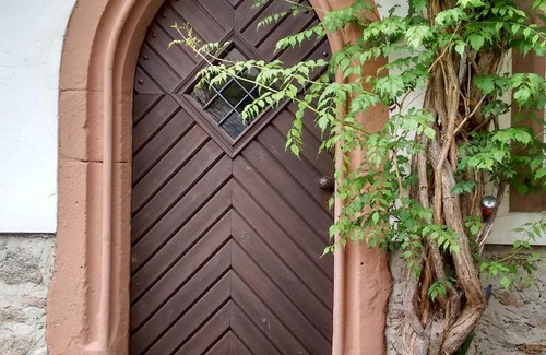 Weinheim Apartment | Historischer Adelshof am Marktplatz, Atelier 70 m²