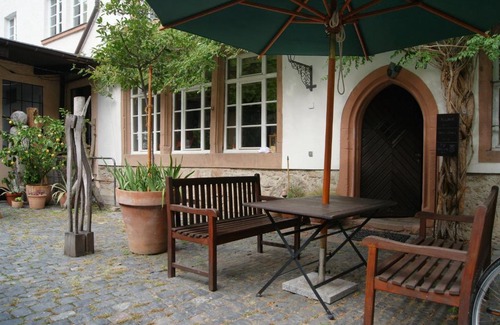 Weinheim Apartment | Historischer Adelshof am Marktplatz, Atelier 70 m²