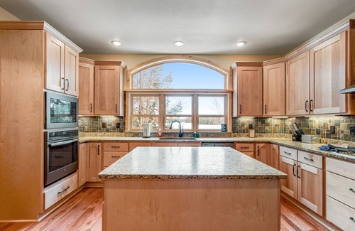 Mercer House | History-filled lakefront home with dock, fire pit, fireplace, & kayaks - dogs OK