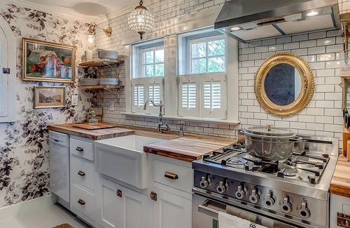 Leipers Fork House | History Meets Luxury at Dreamy Leiper's Fork Village Cottage, Walk to Everything