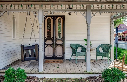 Leipers Fork House | History Meets Luxury at Dreamy Leiper's Fork Village Cottage, Walk to Everything