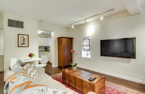 Sheffield Neighbors Condo | History Surrounds You and This Lovingly Cared for Coach House - Parking Available! by RedAwning