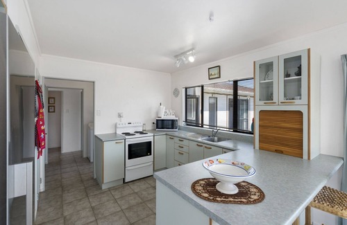 Waitarere Beach House | Hit The Beach - Waitarere Beach Holiday Home