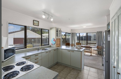 Waitarere Beach House | Hit The Beach - Waitarere Beach Holiday Home