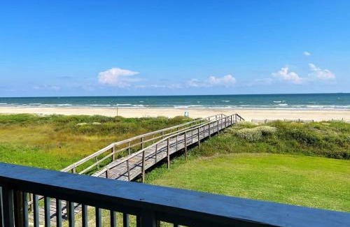 Freeport House | Hit the Sand in Seconds - Direct Beachfront
