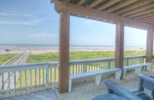 Freeport House | Hit the Sand in Seconds - Direct Beachfront