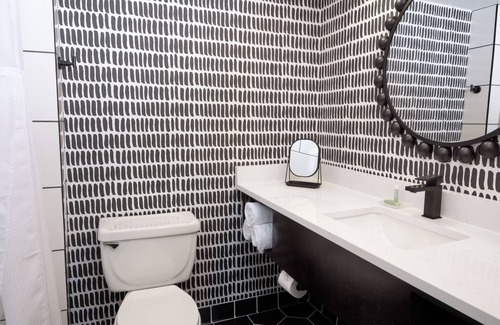 Southwest Raleigh Hotel | Hive House