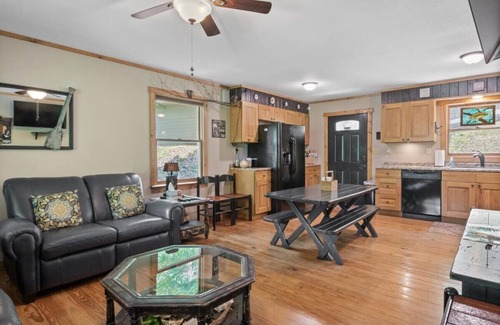 Jacksboro House | Hiwassee Haven.Amenities.Covered Dock, Hot Tub, Kayaks, Paddle Bds, Firepit