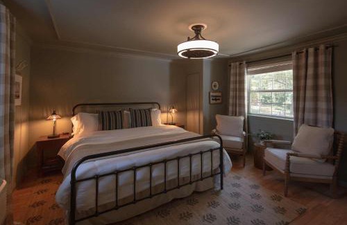 Lookout Mountain Bed & Breakfast | Hiwassee Room on Lookout Mountain