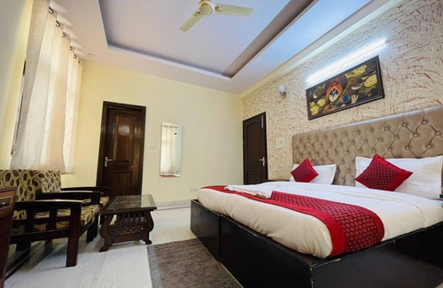 Noida Bed & Breakfast | HM Palace Noida,