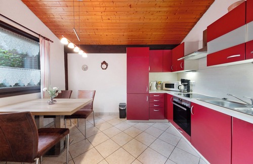Fedderwardersiel House | Holiday Home 'Haus Elli' with Private Terrace, Private Garden and Wi-Fi