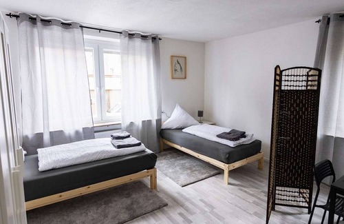 Villingen-Schwenningen Apartment | HÖ01 large apartment with dryer and washing machine