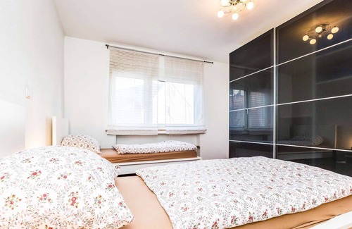 Leverkusen Apartment | HÖ01 large apartment with dryer and washing machine