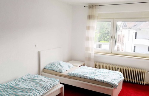 Leverkusen Apartment | HÖ01 large apartment with dryer and washing machine