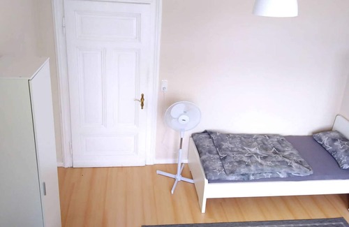 Leverkusen Apartment | HÖ01 large apartment with dryer and washing machine