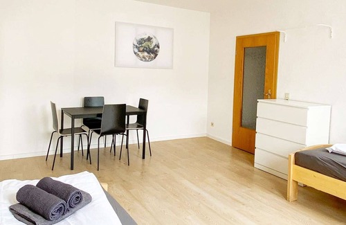 Magdeburg Apartment | HÖ01 large apartment with dryer and washing machine